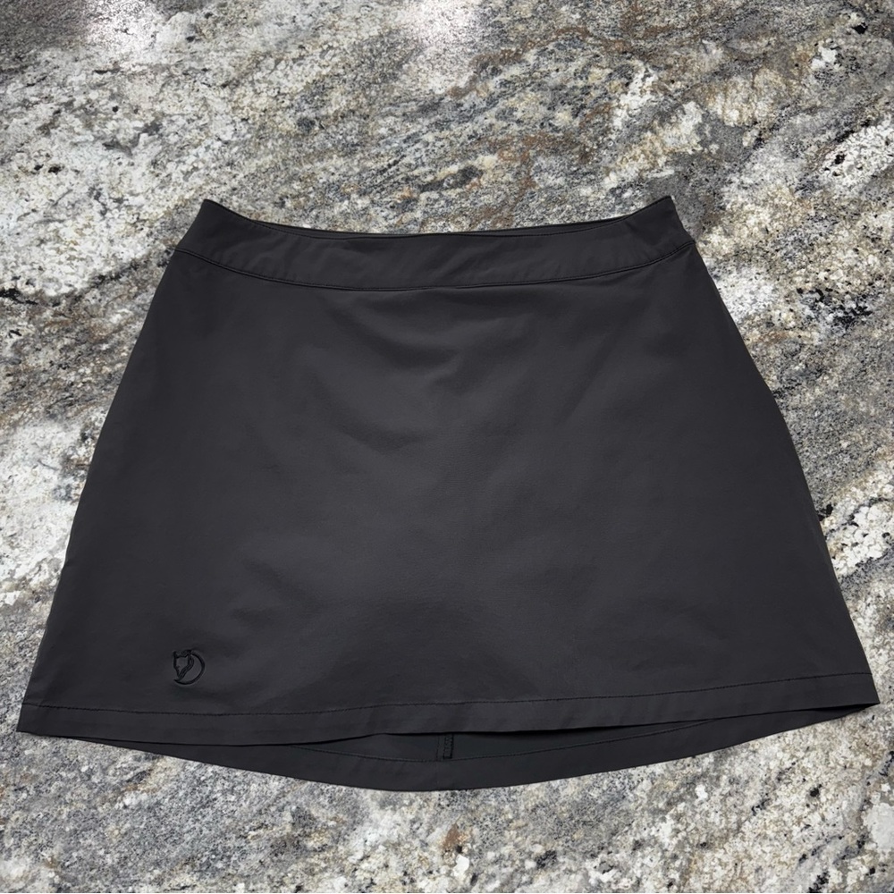 Fjällräven Gray Athletic Mini Abisko Trekking Skort Size Medium Outdoors Hiking